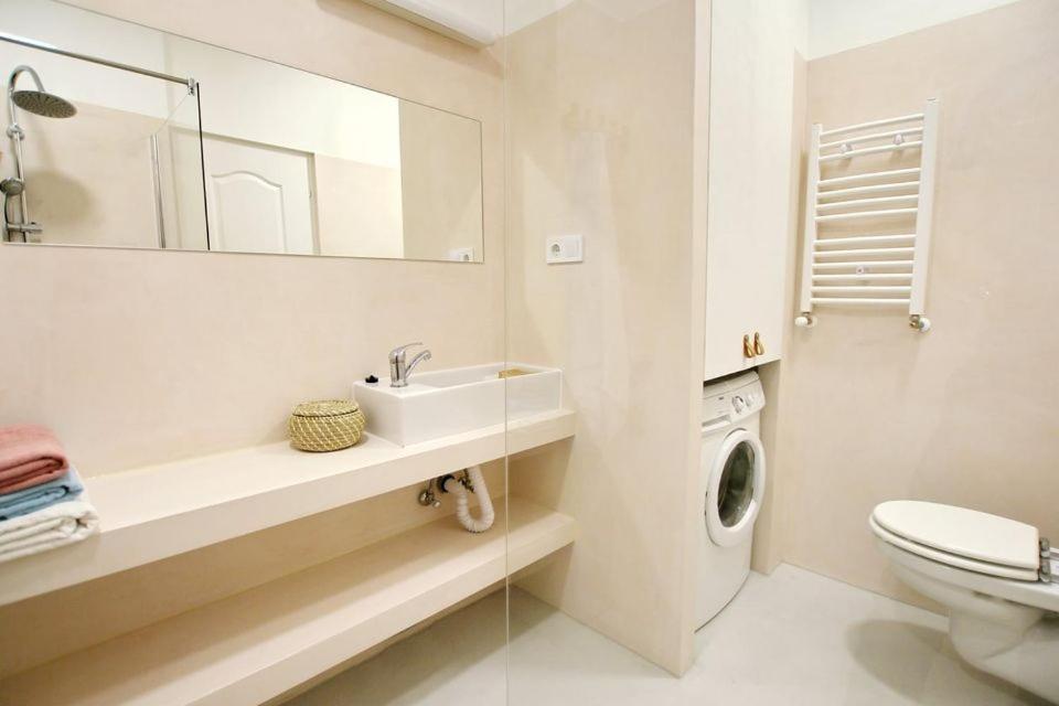 Pau Stylish Studios In The Heart Of บูดาเปสต์ ภายนอก รูปภาพ